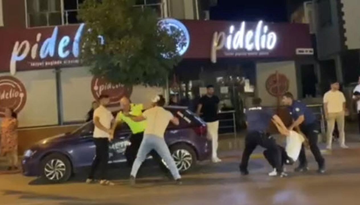 Ceza yazan polise saldırdılar: 2 tutuklama